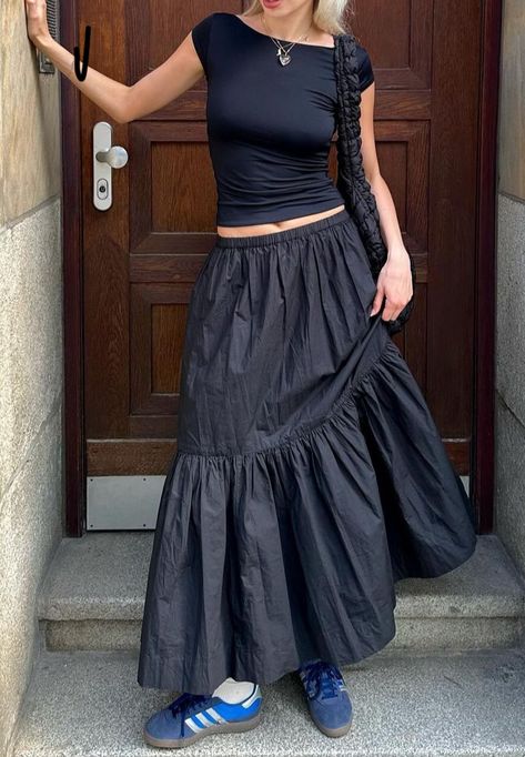 Summer Outfits Moodboard, Skirt On Pants, Black Maxi Skirt Outfits, Long Skirt Ideas, Oversized Chemise, Outfits Moodboard, Drop Waist Skirt, Long Outfit, Skirt Ideas