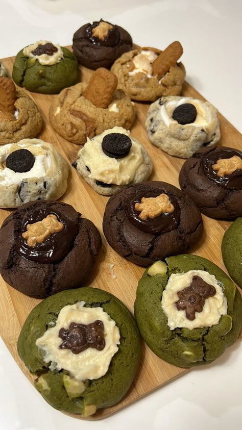 Cafe Baked Goods Ideas, Cookie Business Aesthetic, Cute Menu Ideas, Cafe Treats, Aesthetic Cookies, Chunky Cookies, Types Of Cookies, New York Cookies, Soft Cookies