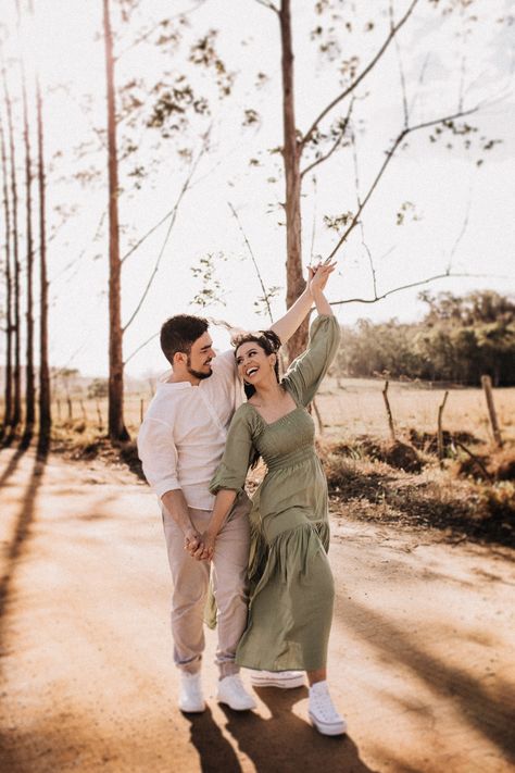 Couple Photoshoot Green Dress, Pre Wedding Pictures Ideas, Couple Poses In Nature, Couples Nature Photoshoot, Nature Couple Photoshoot, Couples Photoshoot Poses Romantic, Pre Wedding Photoshoot Beach, Poses Romantic, Wedding Photos Ideas