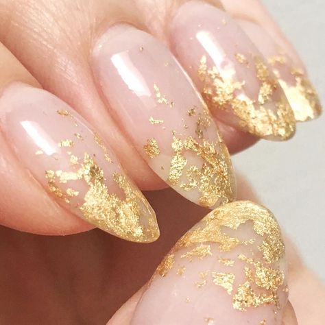 Sparkly Gold Nails, Nails Winter Christmas, Nails Winter Acrylic, Acrylic Nails Fall, Winter Christmas Nails, Golden Nail Art, Christmas Nails Winter, Classic Nail Art, Mani Nails