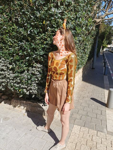 Diy Giraffe Costume Women, Giraffe Costume Women, Giraffe Costume Diy, Diy Giraffe Costume, Toddler Giraffe Costume, Baby Giraffe Costume, Lion Costume Diy, Diy Giraffe, Giraffe Costume