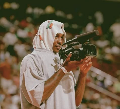 Legendary Pictures, Carmelo Anthony, Basketball Photography, Ball Is Life, Sports Aesthetic, Nba Pictures, Street Fashion Men Streetwear, Love And Basketball, Basketball Pictures