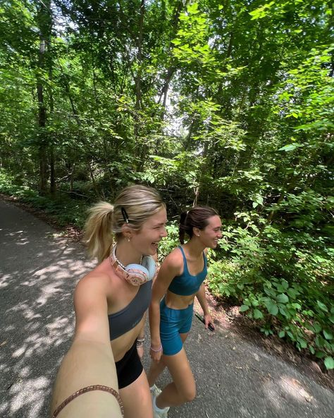 Work Out Girl Aesthetic, Working Out With Friends, Running Vibes, Running Fits, Running Summer, Ellie Thumann, Running Friends, Summer Training, Cross Country Running