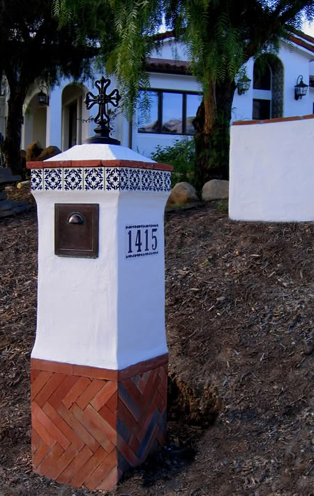 Mexican Courtyard, Mailbox Designs, Spanish Colonial Revival, Hacienda Homes, Santa Barbara Style, Unique Mailboxes, Mediterranean Exterior, Mailbox Design, Mail Boxes