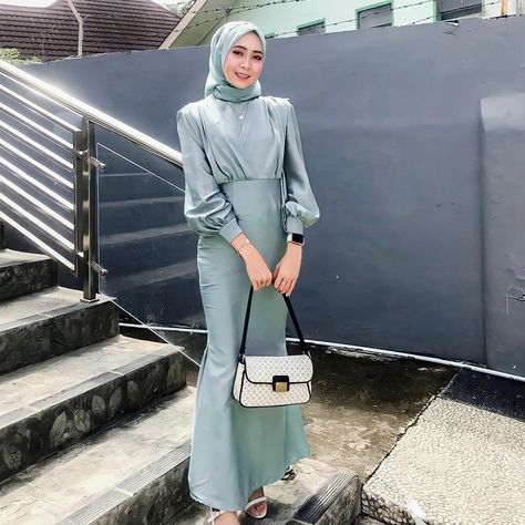 Dress Kondangan Simple, Dress Kondangan Modern, Dress Muslim Modern, Kebaya Modern Dress, Model Gamis, Dress Pesta, Hijab Wedding, Kebaya Dress, Simple Bridesmaid Dresses