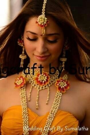 Flower ornaments Haldi Ornaments For Bride Real Flower, Flower Ornaments For Bride, Real Flower Ornaments For Haldi, Flower Jwellary For Bride, Flower Ornaments For Haldi, Bahubali Jewellery, Flower Jwellary, Indian Bridal Wear Red, Flower Jewelry Diy