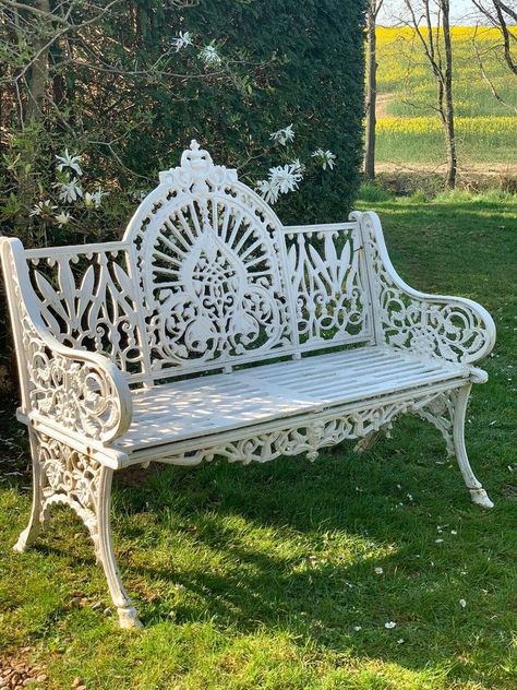 Iron Bistro Set, Cast Iron Garden Bench, Romantic Bedrooms, Garden Antiques, Cast Iron Bench, Wrought Iron Decor, Garden Benches, Small Balcony Design, Garden Basket