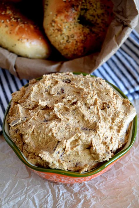 Pumpkin Spread, Pumpkin Spice Pecans, Bagel Spread, Cream Cheese Spread Recipes, New Years Appetizers, Cream Cheese Dip, Cream Cheese Spread, Pumpkin Cream Cheese, Homemade Pumpkin Spice