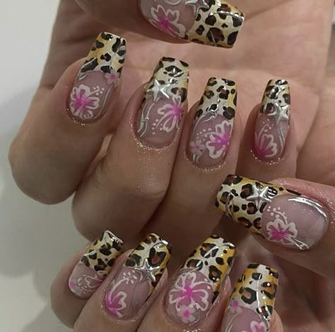 Gyaru Styles List, Y2k Japanese Aesthetic, Uñas Y2k, Gyaru Nails, Y2k Gyaru, Dot Nail Designs, Punk Nails, Y2k Nails, Her Nails