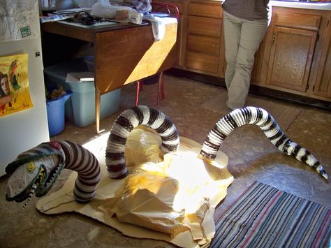 Sand Worm, Woman At Work, Beetlejuice Wedding, Halloween Beetlejuice, Juice Party, Musical Party, Beetlejuice Sandworm, Artsy Crafts, Beetlejuice Halloween