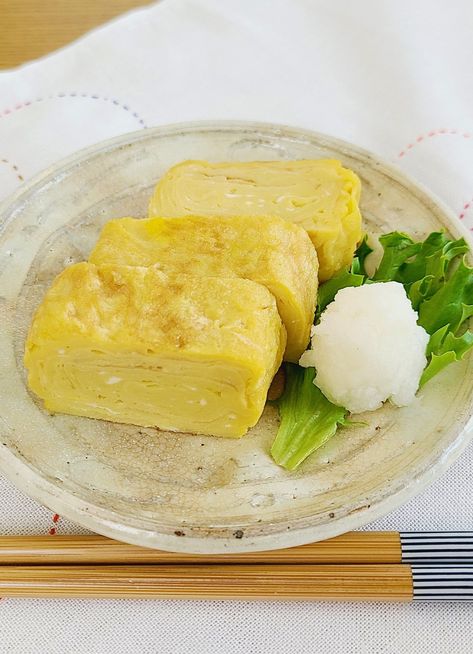 Egg Breakfast Recipes, Japanese Omelet, Asian Breakfast, Japanese Egg, Japanese Breakfast, Egg Omelet, Omelets Recipe, Japanese Recipe, Egg Recipes For Breakfast