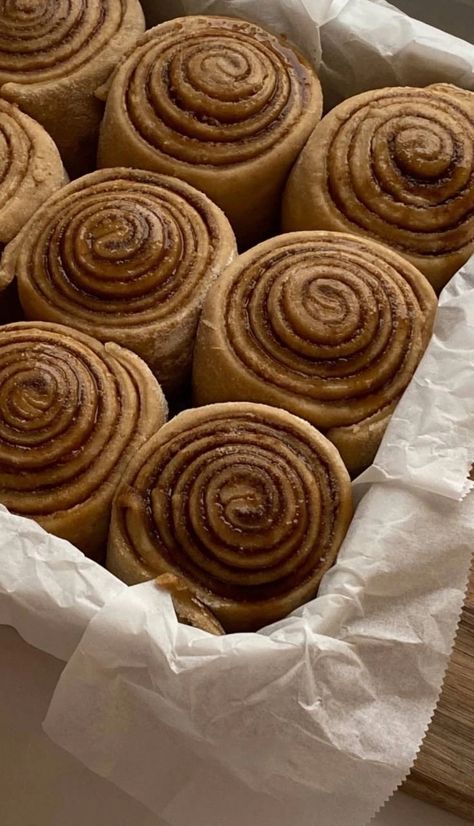 Holiday Baking Aesthetic, Christmas Baking Aesthetic, Cinnamon Rolls Aesthetic, Dinner Heels, Korean Breakfast, Apple Bag, Coffee Winter, Cinnabon Cinnamon Rolls, Bread Shaping