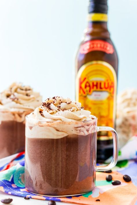 This Kahlua Hot Chocolate is so rich, creamy, and BOOZY! This hot chocolate recipe is laced with coffee liqueur and topped with a Kahlua Whipped Cream! Kaluha Recipes, Alcoholic Hot Chocolate Recipes, Alcoholic Hot Chocolate, Kahlua Hot Chocolate, Hot Chocolate At Home, Kahlua Drinks, Kahlua Coffee, Holiday Apps, Kahlua Recipes