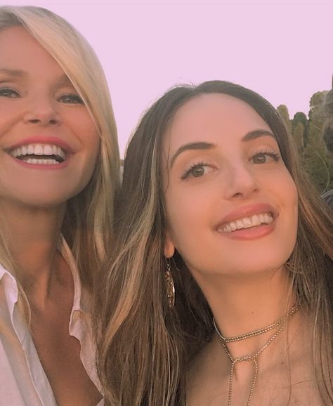 11 Ways Alexa Ray Joel Is Just Like Her Famous Mom and Dad Christie Brinkley Daughter, Christy Brinkley, Alexa Ray Joel, Writing Music, Famous Moms, Christie Brinkley, Billy Joel, Ex Wives, Soft Natural