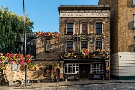 The Prospect of Whitby, Wapping Pub Exterior, Historical London, London Areas, London Pubs, Elizabeth I, London Calling, Cherry Tree, Bay Window, Store Fronts