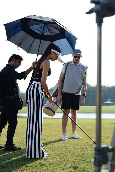 Rich lady playing golf and her servant holding Umbrella to shield her from the sun rays. Rich Lady, Holding Umbrella, Billionaire Lifestyle Luxury Living, Rich Girl Lifestyle, Playing Golf, Rich Women, Beautiful Women Over 40, Billionaire Lifestyle, Sun Rays