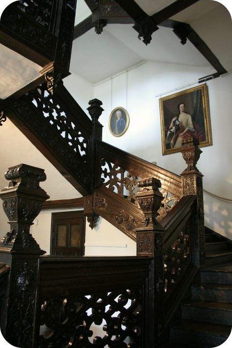 Aston hall grand staircase.Jacobean style Aston Hall, English Mansion, Staircase Pictures, Historical House, Hatfield House, Jacobean Style, Oak Frame House, Interior Staircase, English Manor