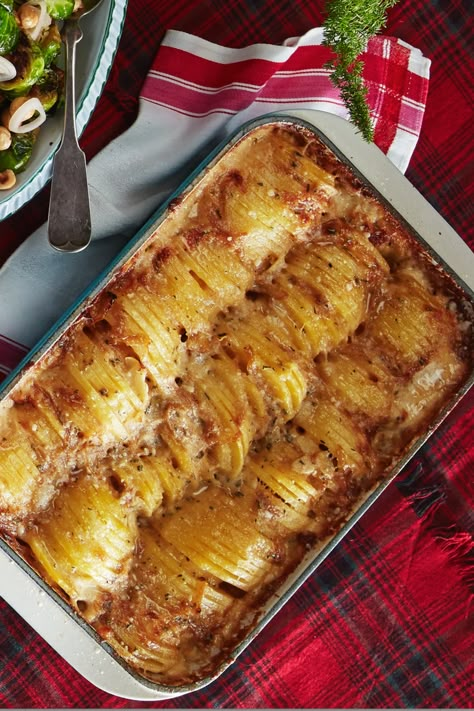 Hassleback Potatoes Oven, Potatoes Gratin, Meals Videos, Potato Gratin Recipe, Food Dinners, Southern Thanksgiving, Christmas Side, Christmas Feast, Hasselback Potatoes