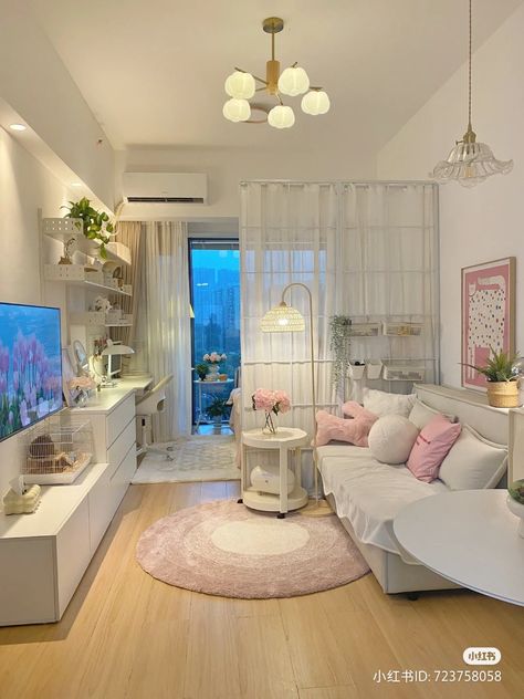 Modern Cute Living Room, Cute House Interior Living Room, Princesscore Living Room, House Inspo Aesthetic Living Room, Mini Home Interior Design, Cute Aesthetic Living Room, Soft Living Room Aesthetic, Girly Apartment Decor Bedroom