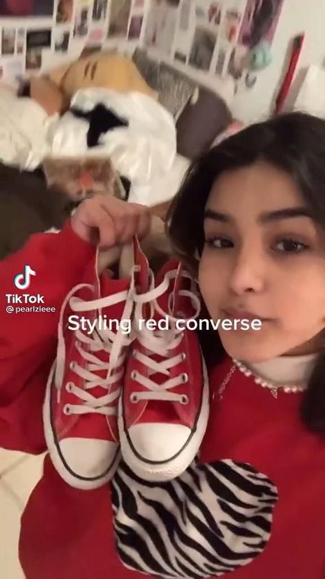 Res Outfits Aesthetic, How To Style Red Converse High Tops, Style With Red Converse, Grunge Outfits With Red Converse, Fits With Red Converse, Red Converse Shoes Outfit, Outfits To Wear With Red Converse, How To Style Red Converse Outfits, Cute Outfits With Red Converse