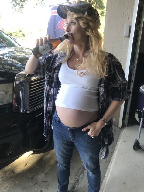 Hillbilly Halloween Costumes, Hillbilly Halloween, Hillbilly Costume, Mechanic Costume, Trash Party, Pregnancy Costumes, Halloween Costume, Halloween Costumes, Trailer