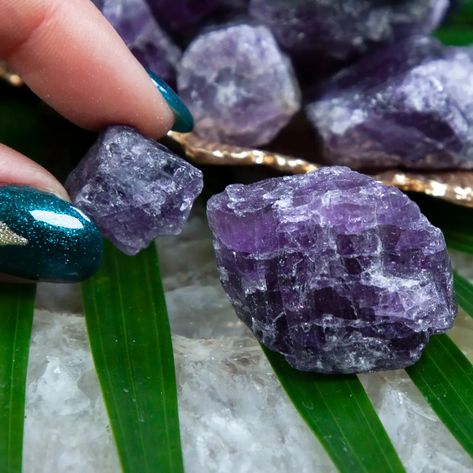 Purple Scapolite : Properties, Occurrence, Locations » Geology Science Geologic Time Scale, Metamorphic Rocks, Sedimentary Rocks, Plate Tectonics, Jewelry Photography, Rocks And Minerals, Geology, Composition, Science