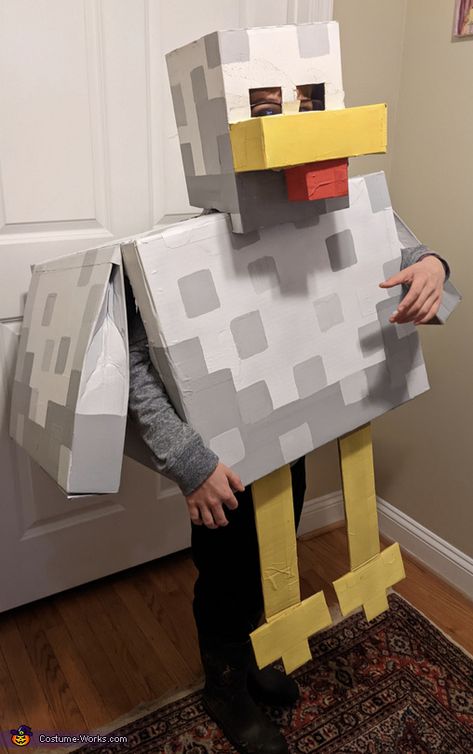 Rachel: My ten year old loves Minecraft so I made him a chicken costume with cardboard boxes to match with the fluffy chicken costume I made for his baby brother. Unfortunately... Adult Minecraft Costume, Minecraft Costume Diy, Cardboard Costumes Diy, Diy Minecraft Costume, Pig Costume Diy, Cardboard Box Costume, Cardboard Costumes, Minecraft Chicken, Homemade Costumes For Kids