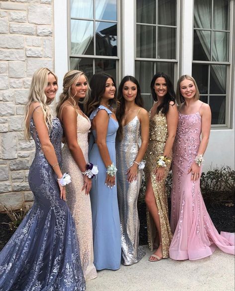 Prom Pictures Couples Friends, Prom Group Pictures Friends, Prom Dresses Friends, Prom Picture Poses For Groups, Group Prom Photos Friends, Prom Pic Inspo Group, Prom Poses For Friends Group Shots, Prom Friend Pictures, Group Prom Photos