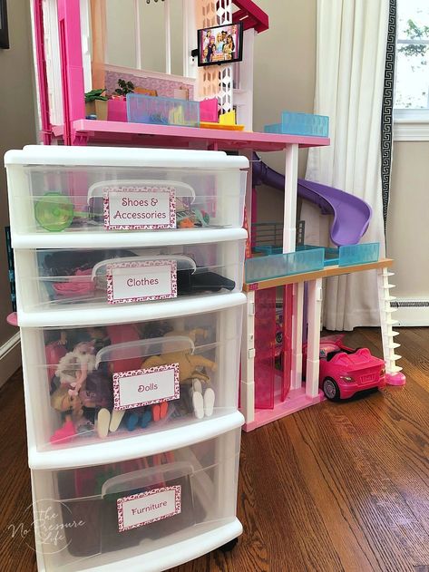 Check out these easy DIY Barbie storage ideas! Creative Barbie organization tips like this rolling cart will help your daughter clean up her room fast. #organizedkids #organization #toyorganization My Life Dolls Organization, Barbie Dream House Organization, Organization For Barbie Stuff, Barbie House Organization Ideas, Lol Storage Ideas, Doll House Organization Ideas, Doll House Storage Ideas, Barbie Playroom Ideas, My Life Doll Storage Ideas