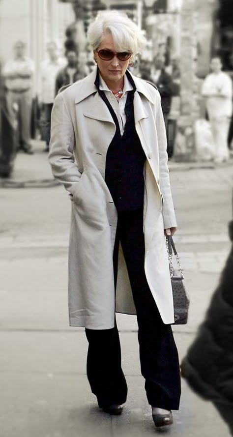 Meryl Streep as Miranda Priestly | On Set-31 Oct 2005 Devil Wears Prada Outfits, Prada Outfits, Prada Aesthetic, Miranda Priestly, Devil Wears Prada, Jane Birkin, Meryl Streep, Fashion Tv, Aesthetic Clothes