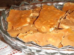 Soft Peanut Brittle Recipe, Soft Peanut Brittle, Peanut Butter Clusters, Peanut Brittle Recipe, Brittle Recipes, Specific Carbohydrate Diet, Peanut Butter Candy, Sale Ideas, Peanut Brittle