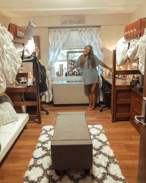 ☼ pinterest: @hannahpure☼ Futon In Dorm Room, Dorm With Lofted Bed, Lofted Bed Dorm Room Ideas, Lofted Bed, College Bedroom Decor, Dorm Room Layouts, Dorm Stuff, Dorm Style, Dorm Sweet Dorm