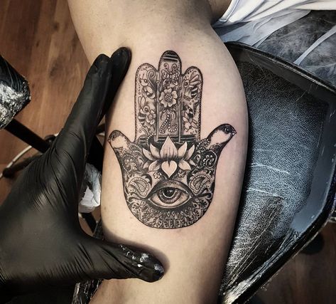 #hamsa #eye #lotus #flower #tattoo #beratbumin #baykuşevi #art Hamsa Tattoo Meaning, Small Hamsa Tattoo, Hand Eye Tattoo, Hamza Hand, Fatima Hand Tattoo, Eye Tattoo Meaning, Herren Hand Tattoos, Hamsa Tattoo Design, Hamsa Hand Tattoo