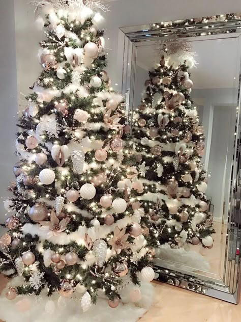 50 Rose Gold Christmas Decor Ideas so that your home tells a Sweet Romantic Story - Hike n Dip Rose Gold Christmas Decorations, Christmas Tree Decorating Ideas, Tree Decorating Ideas, Gold Christmas Tree Decorations, Christmas Tree Decorating, Rose Gold Christmas, A White Christmas, Gold Christmas Decorations, Christmas Tree Inspiration