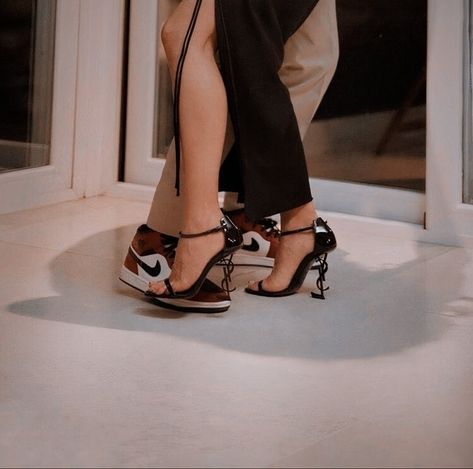 Couple Shoes Pictures, Shoes Pictures, Trendy Heels, Couple Shoes, Cute Couple Outfits, Girl Couple, Couple Outfits, Couple Aesthetic, Sneaker Heels