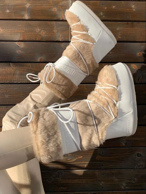 Ugg Coat, Boots Chanel, Apres Ski Boots, Winter In New York, Dior Aesthetic, Wild Girl, Ski Lodge, Ski Season, St Moritz