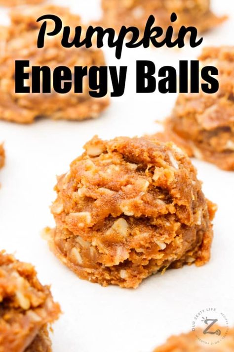 Easy Pumpkin Snacks, Pumpkin Balls Healthy, Pumpkin Energy Balls No Bake, Healthy Pumpkin Energy Balls, Easy Pumpkin Energy Balls, Pumpkin Protein Balls Healthy, Pumpkin Protein Bar, Healthy Pumpkin Energy Bites, Pumpkin Chocolate Energy Balls