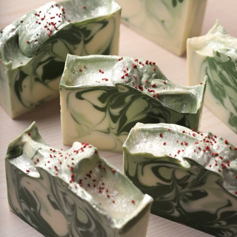 Frosted Fir Soap Project | Bramble Berry Homemade Christmas Soap, Soap Pictures, Soap Making Ideas, Christmas Soap Diy, Christmas Soap Ideas, Homemade Soap, Winter Melt And Pour Soap Recipes, Soap Christmas, Holiday Soap Ideas