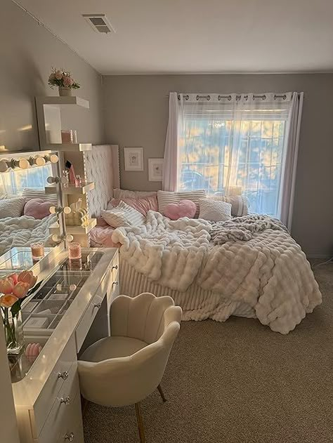 Bedroom Ideas For Small Rooms Cozy, Dream Bedroom Inspiration, White Room Decor, Luxury Room Bedroom, Classy Bedroom, New Room Ideas, Guest Room Decor, Room Redesign, Future Room