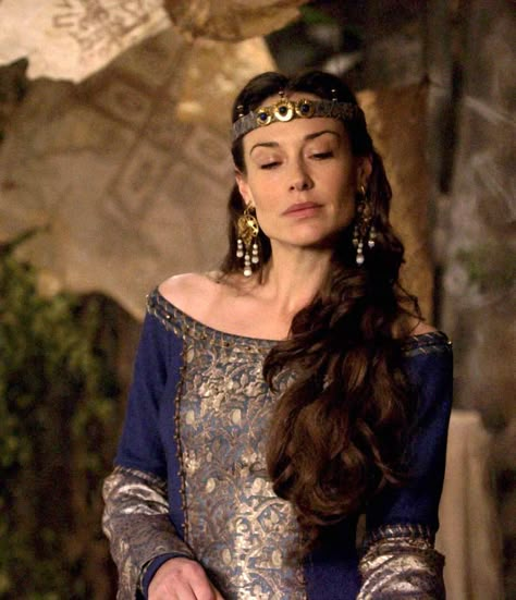 Camelot - Igraine Claire Forlani Camelot, Camelot Igraine, Sharra Arryn, Asoiaf Fashion, Ravenclaw Costume, Dol Amroth, Game Of Thrones Fashion, Claire Forlani, Medieval England