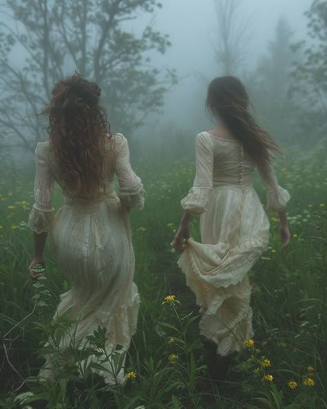 Mid Summers Night Dream Aesthetic, Nature Witch Outfit, Misty Photoshoot, Two Women Pose Reference, Mystical Photography, Blurred Photography, Fairytale Pictures, Foggy Nature, Forest Woman