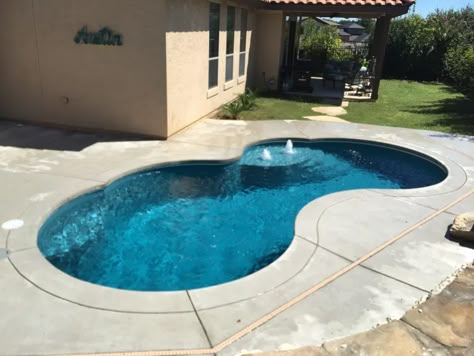 Small Fiberglass Pools, Spool Pool, Small Pools Backyard, Small Inground Pool, Pools For Small Yards, Fiberglass Swimming Pools, Pools Backyard Inground, Small Swimming Pools, Small Pool Design