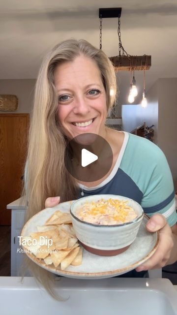 Kristy Hawk on Instagram: "Taco Dip This delicious high protein, low carb dip contains just 4 ingredients…including cottage cheese! No one will know it either. 👏🏼👏🏼  My taco seasoning recipe can be found in my cookbooks, meal plans and on my page. www.Kristysketolifestyle.com   RECIPE - Makes 5 servings  INGREDIENTS: 1 cup blended cottage cheese 1/2 cup rotel (diced tomato with green chiles) 1 Tbsp ranch seasoning  1 Tbsp homemade taco seasoning   DIRECTIONS: 1. Mix all of the ingredients together and enjoy!! If you want, you can top it with some shredded cheese.   NUTRITION: 1/4 cup | 1.8g net carbs | 2g total carbs | 0.2g fiber | 36 calories | 6g protein | 1g fat |  1.8g sugar  WW- 2 points  #taco #tacotuesday #dip #highprotein #lowcarb #lowcalorie #keto #weightwatchers #snack #easy Cottage Cheese Taco Sauce, Keto Cottage Cheese Bowls, Low Carb Dips, Cottage Cheese Queso Dip, Cottage Cheese Dip Recipes, Cottage Cheese Queso, Hamburger Dip, Blended Cottage Cheese, Cottage Cheese Recipes Healthy