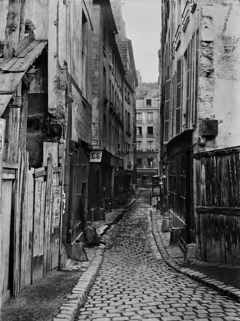 Charles Marville, ou Paris avant les grands travaux d'Haussmann Paris History, Musee Carnavalet, Old Portraits, Old Paris, Paris Vintage, Paris Photo, French Photographers, Vintage Paris, Paris Photos