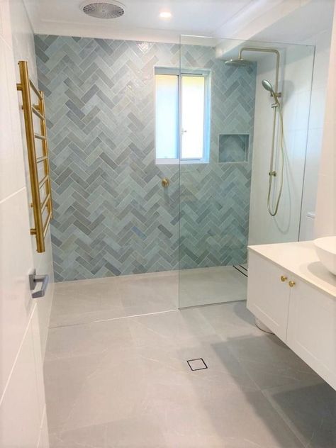 bathroom shower tile ideas with tub Walk Through Bedroom Ideas, Shower Accent Wall, Bathroom Addition, Bathroom Beach, Small Bathroom Interior, Bilik Air, Primary Bathroom, Hallway Bathroom, Bathroom Redesign