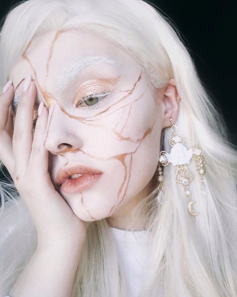 Anné the Mermaid on Instagram: “Kintsugi. 🖌 -The Japanese art of kintsugi teaches that broken objects are not something to hide but to display with…” Kintsugi Art, Lighter Skin, Sfx Makeup, Makeup Designs, Minsk, Makeup Art, Face Painting, Japanese Art, Hair Goals