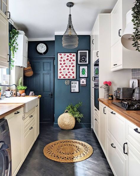 Snug galley kitchen with a strategic splash of color. Small Kitchen Decoration, Small Space Inspiration, Galley Kitchen Remodel, Galley Kitchens, Kabinet Dapur, Kitchen Redesign, Galley Kitchen, Kitchen Remodel Idea, White Cabinets