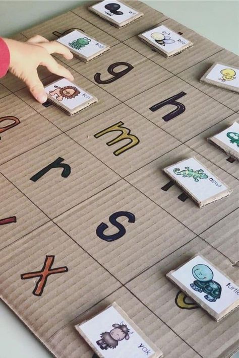 Activity Ideas For Kindergarten, Activities To Teach Alphabet, English Alphabet Activity For Kids, Learning Ideas For Toddlers, Diy Learning Games For Kids, Activities For Learning Letters, Board Game Ideas Diy, Lkg Activities Ideas, Cognitive Games For Kids