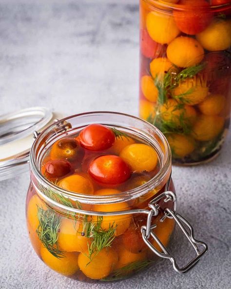 Pickled Cherry Tomatoes - Urban Farm and Kitchen Pickled Cherry Tomatoes Recipe, Pickled Cherry Tomatoes, Tomato Pickle Recipe, Dehydrating Food Storage, Pickled Tomatoes, Pickled Cherries, Preserving Tomatoes, Cherry Tomato Recipes, Tomato Dishes