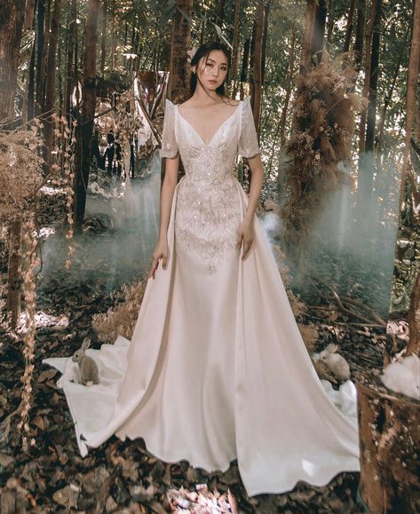 Modern Filipiniana Gown, Filipiniana Wedding Dress, Filipiniana Wedding Theme, Mark Bumgarner, Modern Filipiniana Dress, Filipiniana Wedding, Debut Dresses, Filipino Wedding, Filipiniana Dress